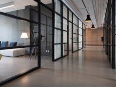 Investissement : immobilier résidentiel VS immobilier commercial Bureaux de travail modernes