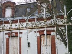 Cette belle maison dans les Yvelines ne trouve pas preneur car elle a appartenu à un tueur en série